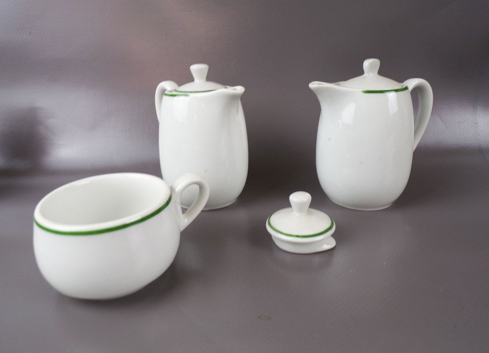 Altes Mitropa Geschirr Tassen Untertassen Kännchen Grün Weiß Mokka Kaffee
