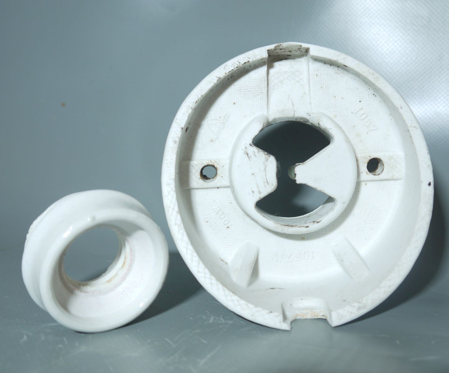 Alte Kellerlampe Keramik Glas Kugellampe vintage Leuchte