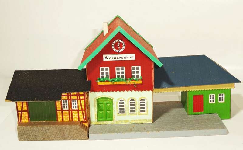Auhagen Bahnhof Wernesgrün Stellwerk Bahnwärterhaus Litfaßsäule TT H0 mit OVP 