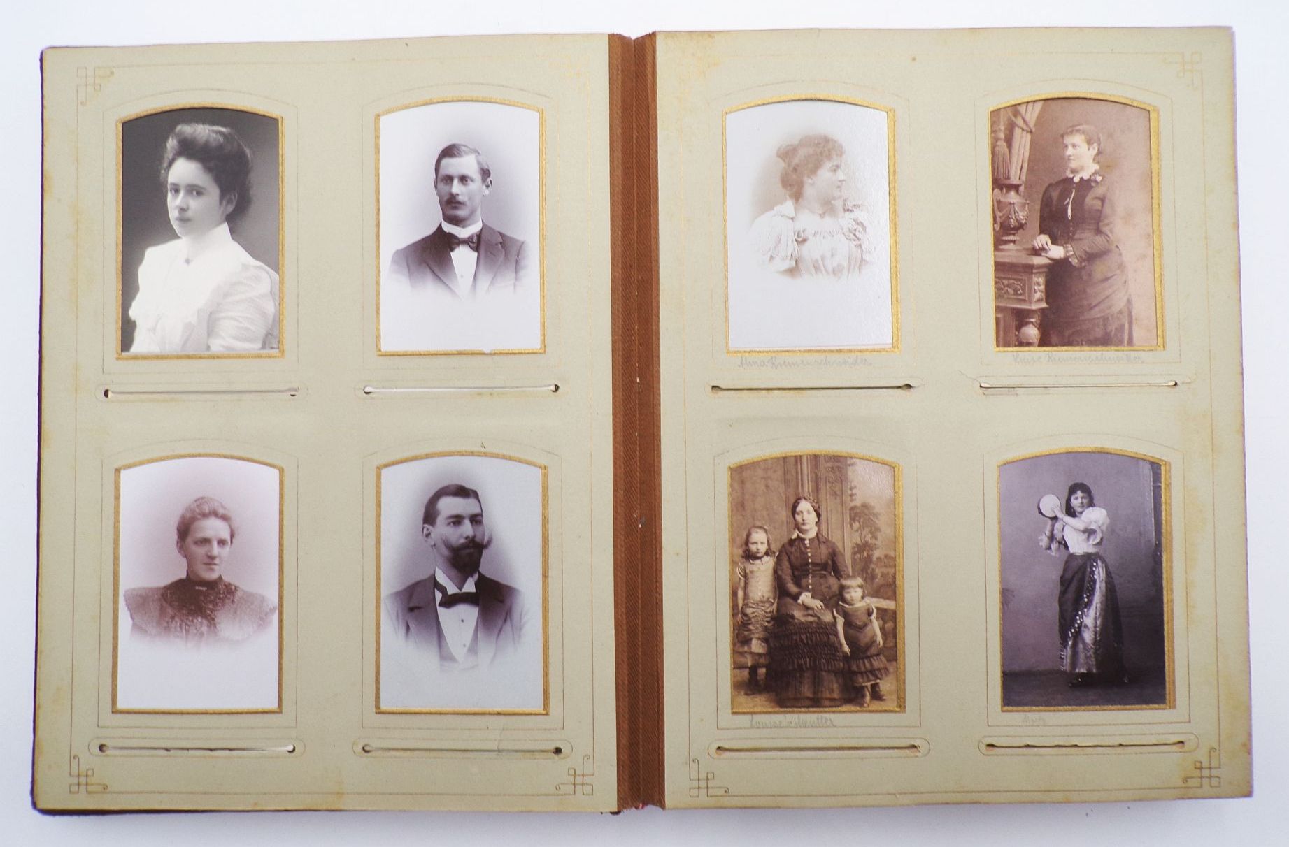 Altes Fotoalbum mit CDV Fotos und Kabinettaufnahmen um 1900
