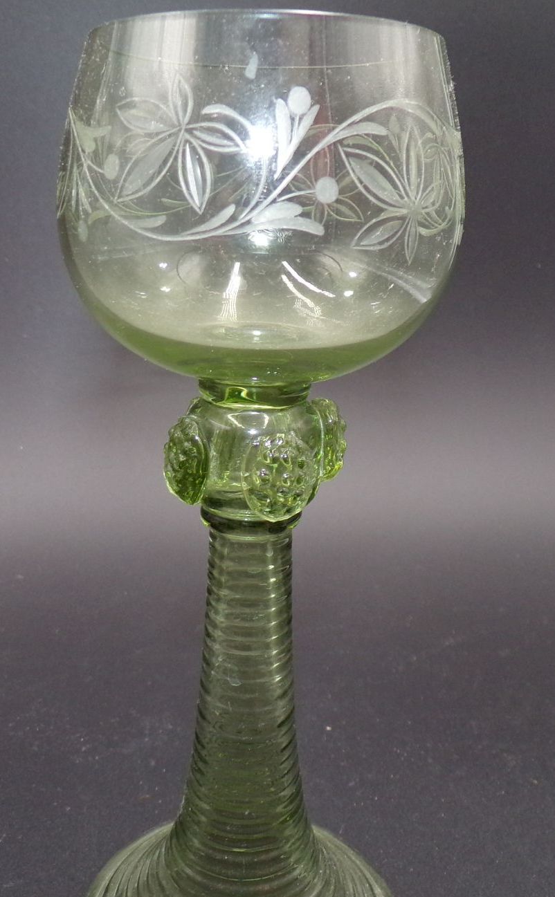 Alte Weingläser Römer 4 Stück Grün Beerennuppen 