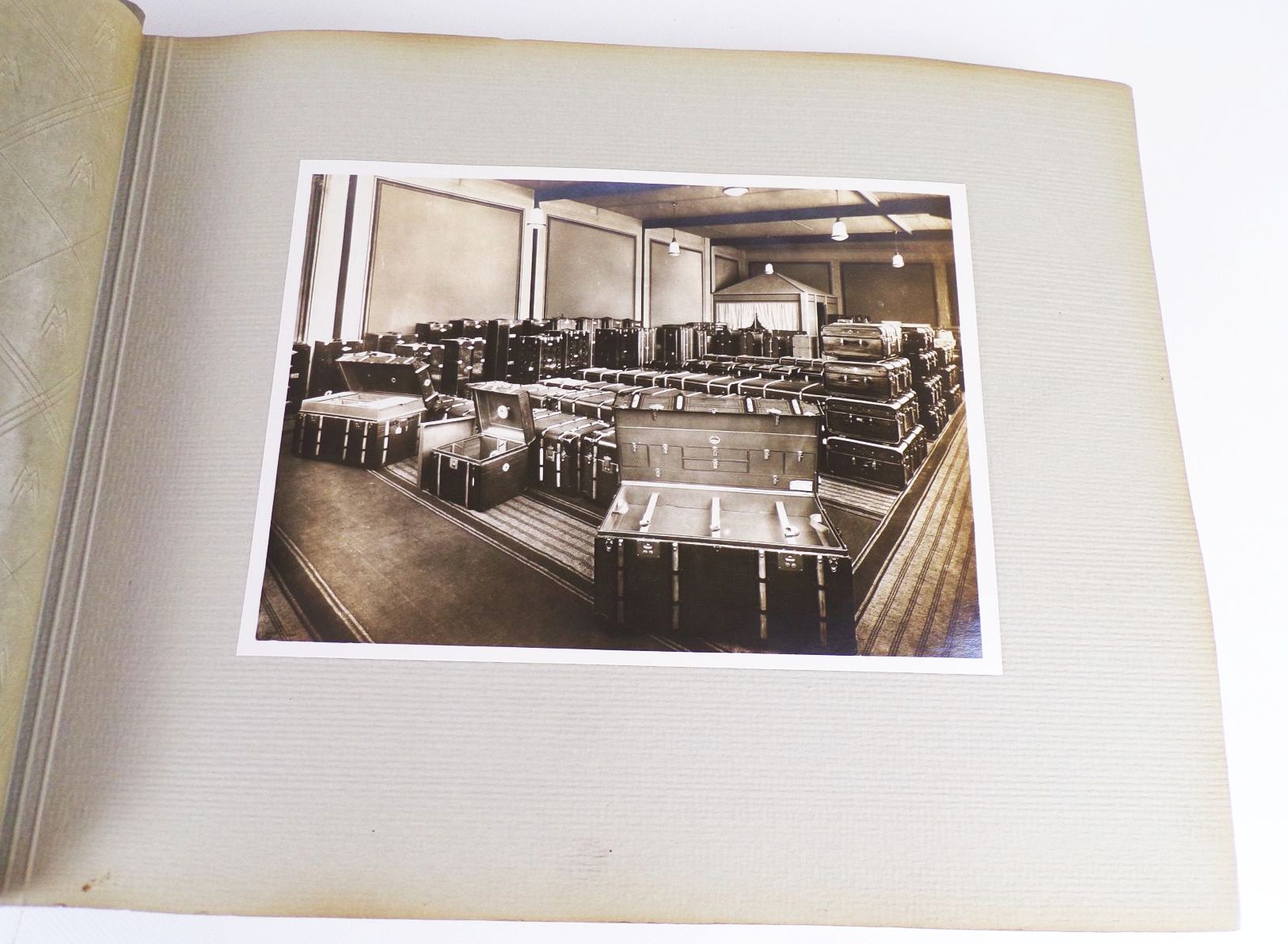 Prachtvolles Fotoalbum Leipziger Messe Ledereinband um 1930 Fotos Prachtvolles Fotoalbum Leipziger Messe Ledereinband um 1930 Fotos