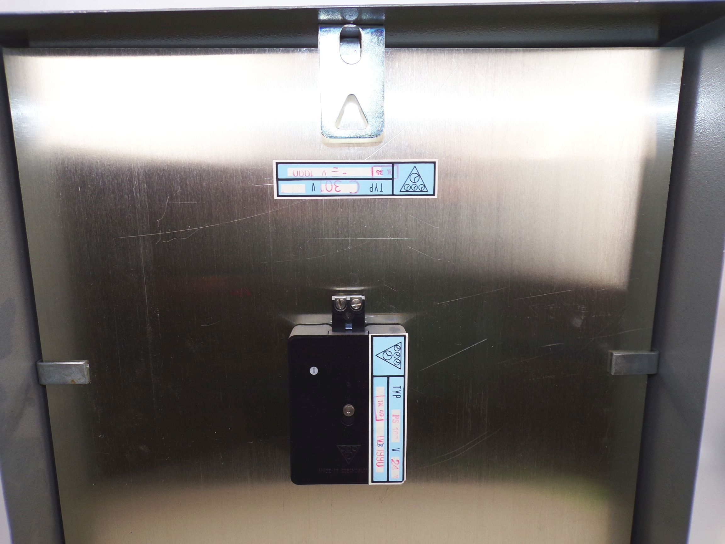 Pragotron Wanduhr Metall Bahnhofsuhr Industrie Design Uhr