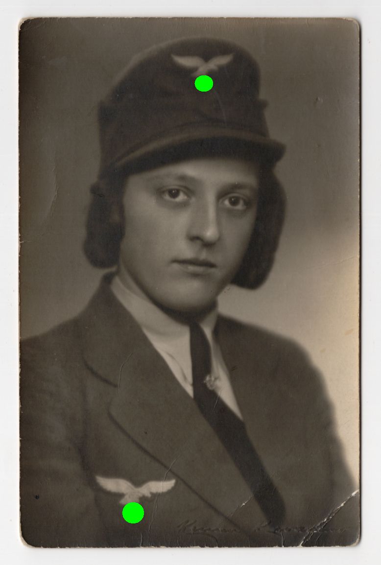 Foto Ak Portrait Frau Helferin Uniform Anstecknadel 1944 Foto Ak Portrait Frau Helferin Uniform Anstecknadel 1944