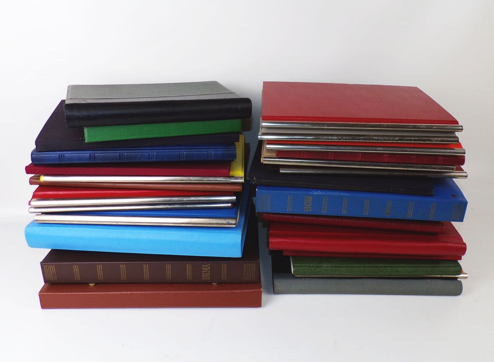 Briefmarken Sammlung Schwerpunkt DDR wenig BRD kaum Ausland 31 Alben 