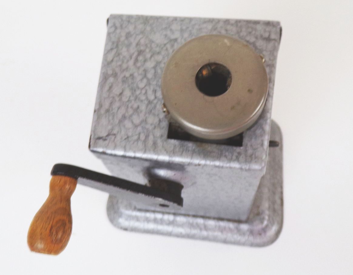 Alter Avanti Anspitzer Bleistiftspitzer PGH Dresden DDR Anspitzmaschine Alter Avanti Anspitzer Bleistiftspitzer PGH Dresden DDR Anspitzmaschine