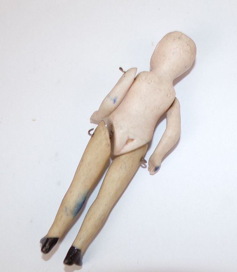 Uralte Porzellanpuppe Puppenstube klein Glasaugen Puppenstubepuppe 