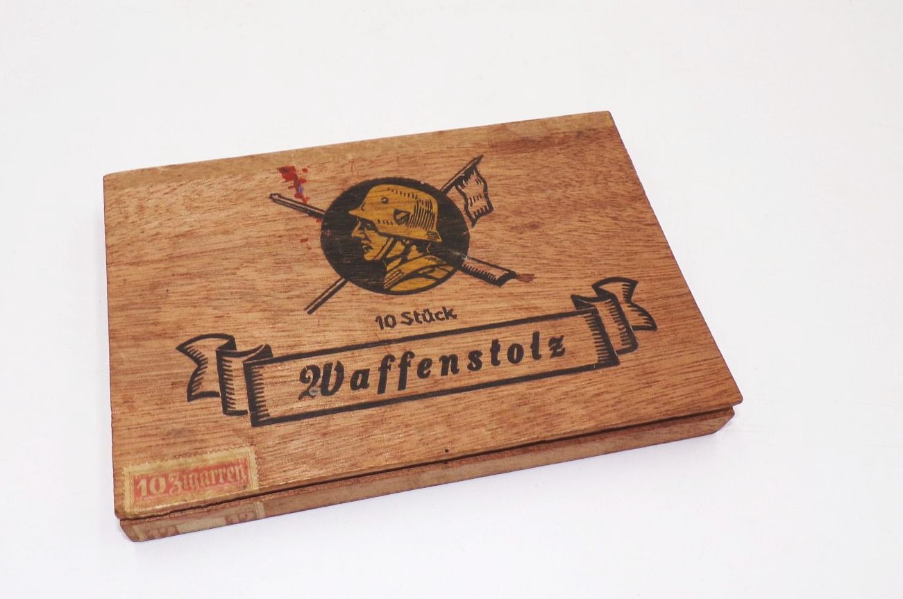 Alte Zigarrenkiste Waffenstolz Stahlhelm Soldat um 1930 bis 2 Wk