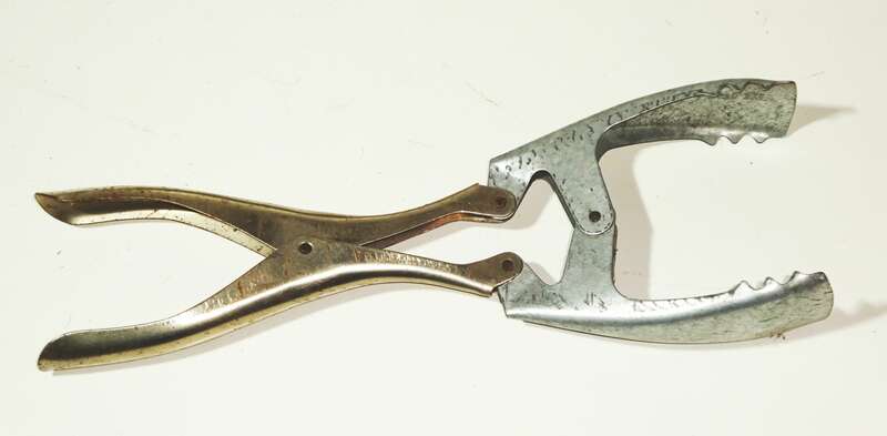 Alte Kohlezange Ofenbesteck Vintage Brikettzange Zange 