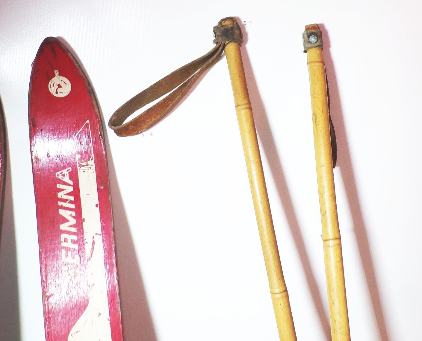 Germina Multiply Kinderski Skier DDR Ski Rot mit Skistöcken