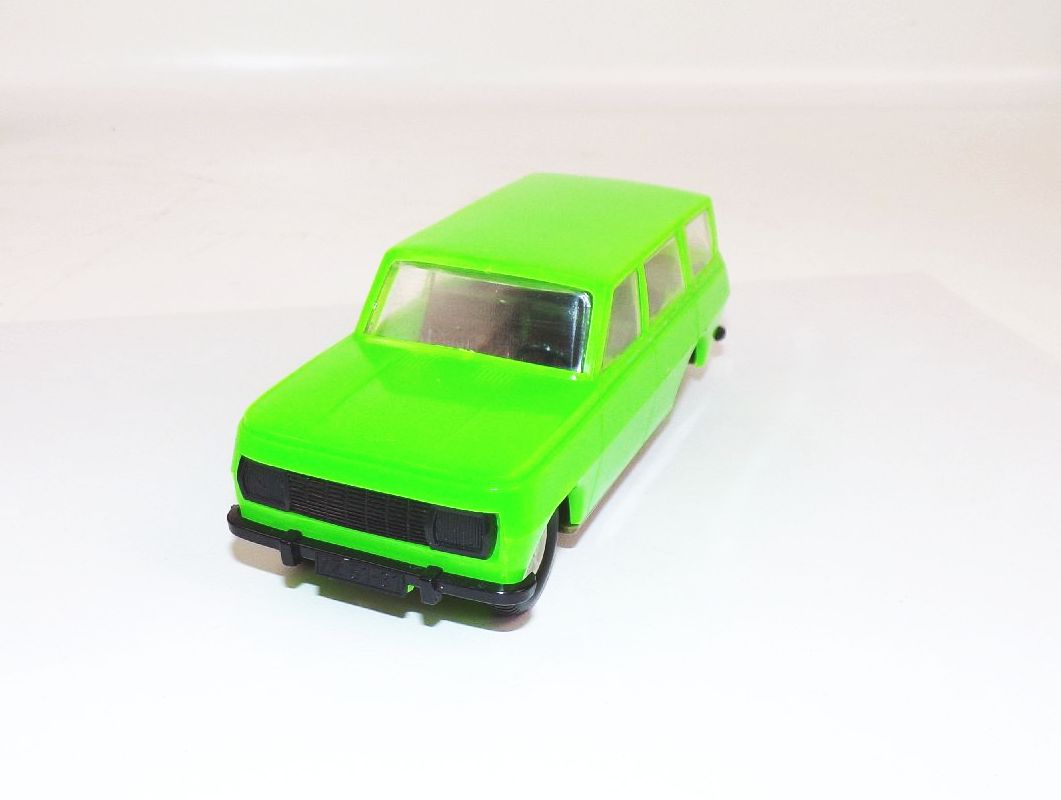Plasticart Wartburg hellgrün mit Originalkarton DDR Spielzeug