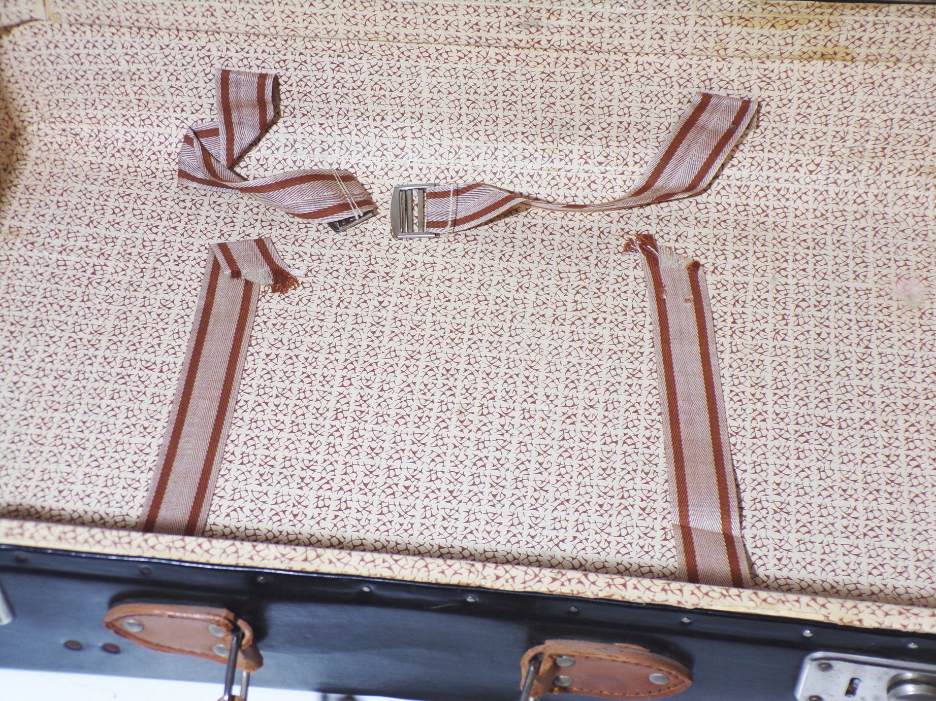 Alter Koffer mit Schlüssel Reisekoffer vintage deko