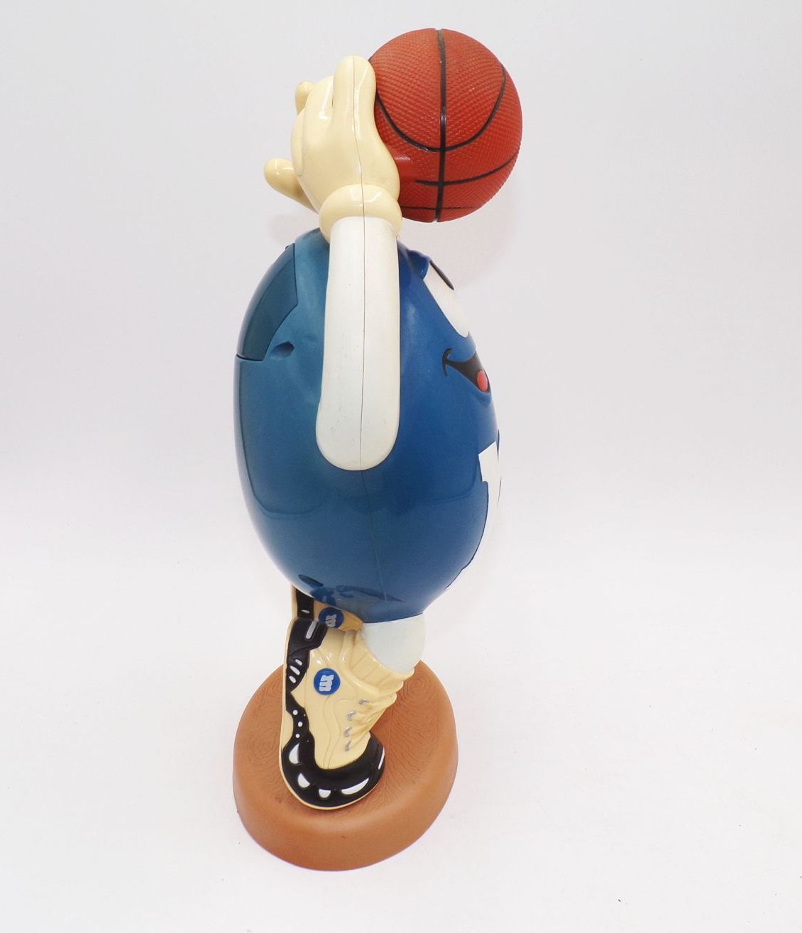 Blauer M&M's Süßigkeitenspender aus den1990erJahren Basketballspieler Blauer M&M's Süßigkeitenspender aus den1990erJahren Basketballspieler