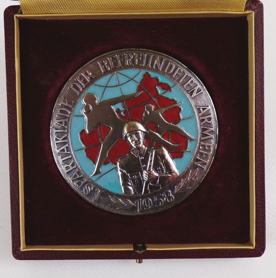 Plakette I Spartakiade der befreundeten Armeen 1958 Etui DDR NVA Plakette I Spartakiade der befreundeten Armeen 1958 Etui DDR NVA