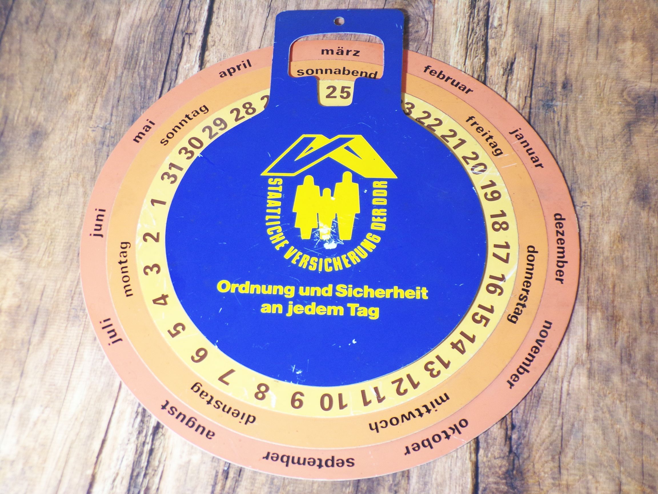 DDR Drehkalender Staatliche Versicherung Ordnung Sicherheit jeden Tag 1960er