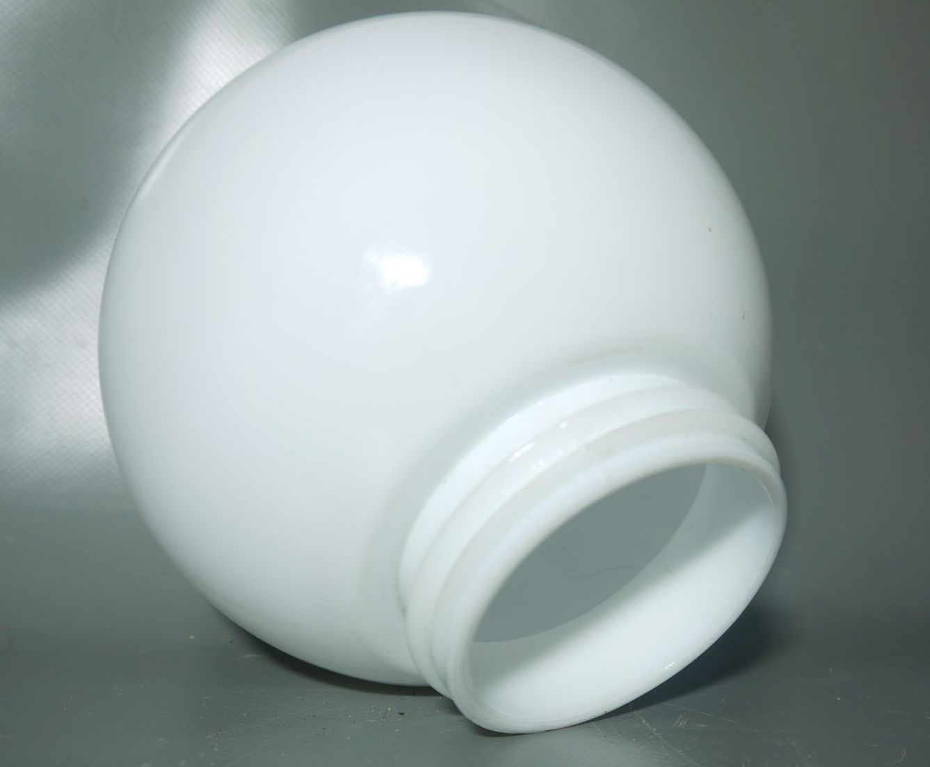 Alte Kugellampe Glas Kellerlampe Weiß Porzellan Fassung Deko Leuchte