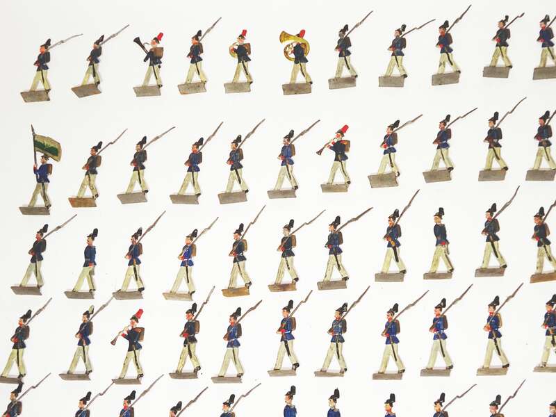 Alte Zinnfiguren Soldaten wohl FAR 12 Zinnsoldaten Marschierer