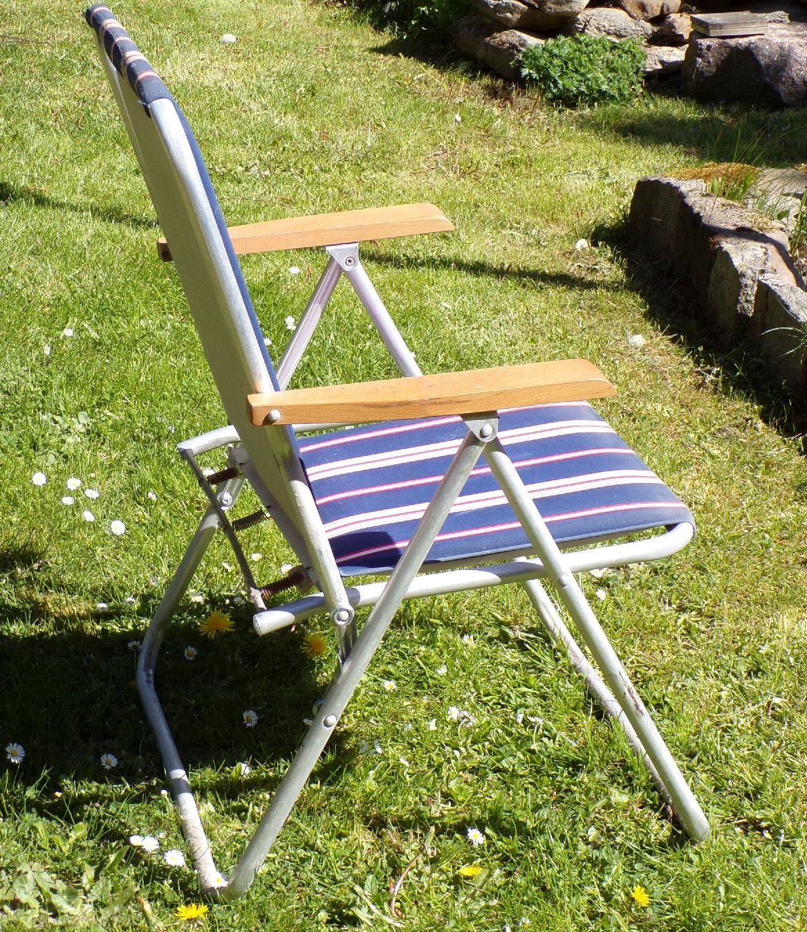 Alter Campingstuhl DDR Alu Polsterstoff Blau Weiß Rot Klappstuhl