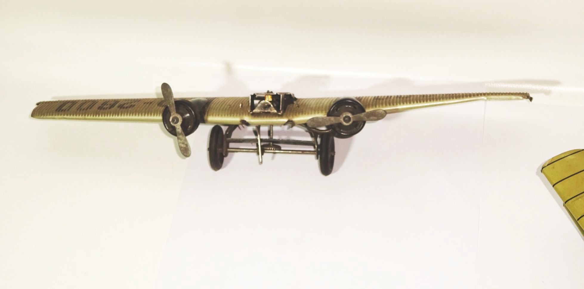 Konvolut Blechspielzeug Flugzeug Sanitäter Auto Mimikri 1930er 