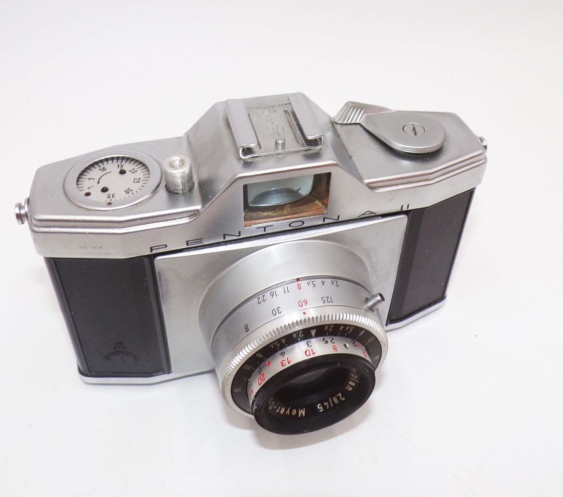 Alte Kamera Pentona II mit Ledertasche Alte Kamera Pentona II mit Ledertasche