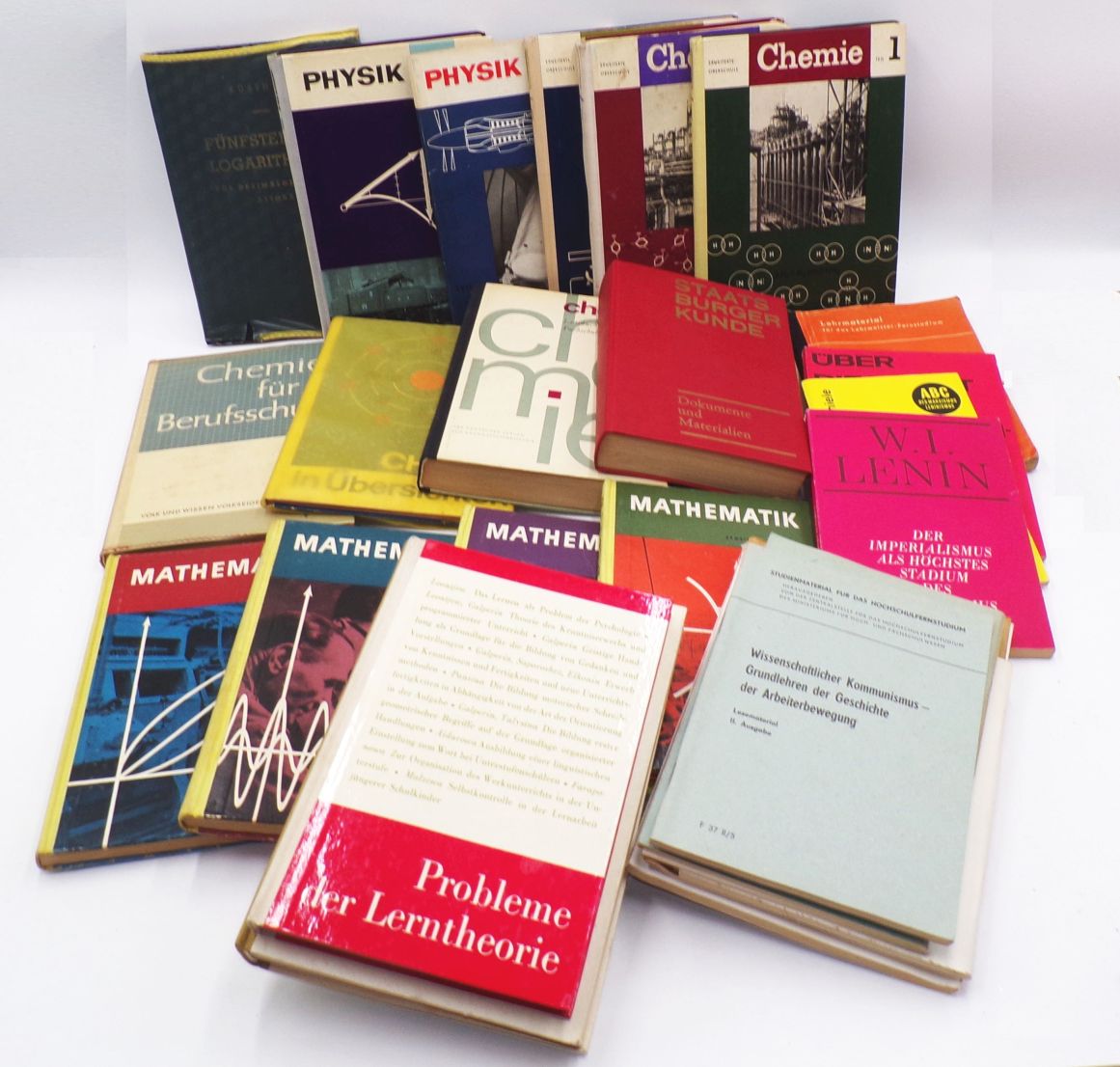 Konvolut Schulbücher DDR Physik Chemie Mathematik Staatsbürgerkunde