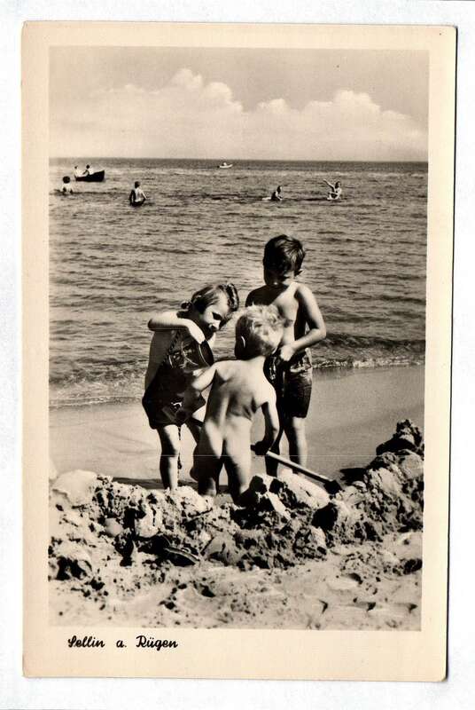 Postkarte Sellin a. Rügen Echtfoto Kinder spielen am Strand Ak