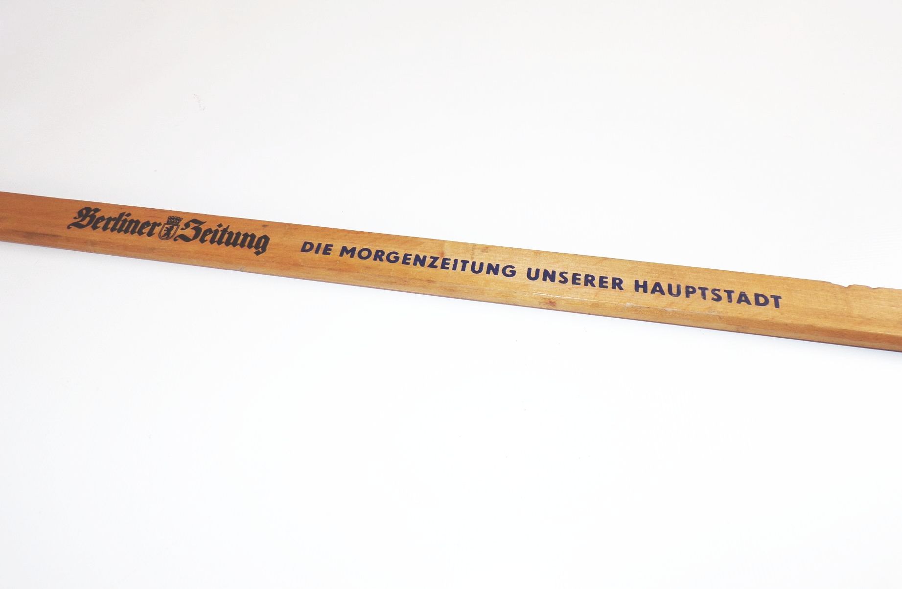 Alter Zeitungshalter Berliner Morgenpost Die Morgenzeitung unserer Hauptstadt Alter Zeitungshalter Berliner Morgenpost Die Morgenzeitung unserer Hauptstadt