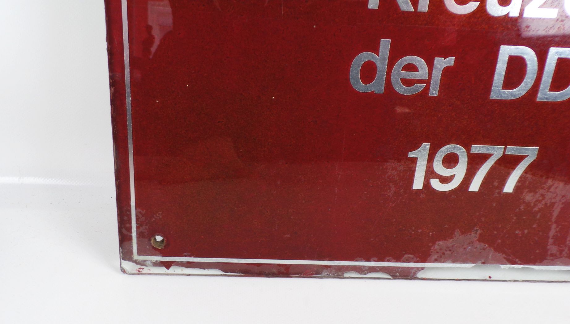 Schild Vorbildlicher Krankentransport des deutsche Roten Kreuzes DDR 1977