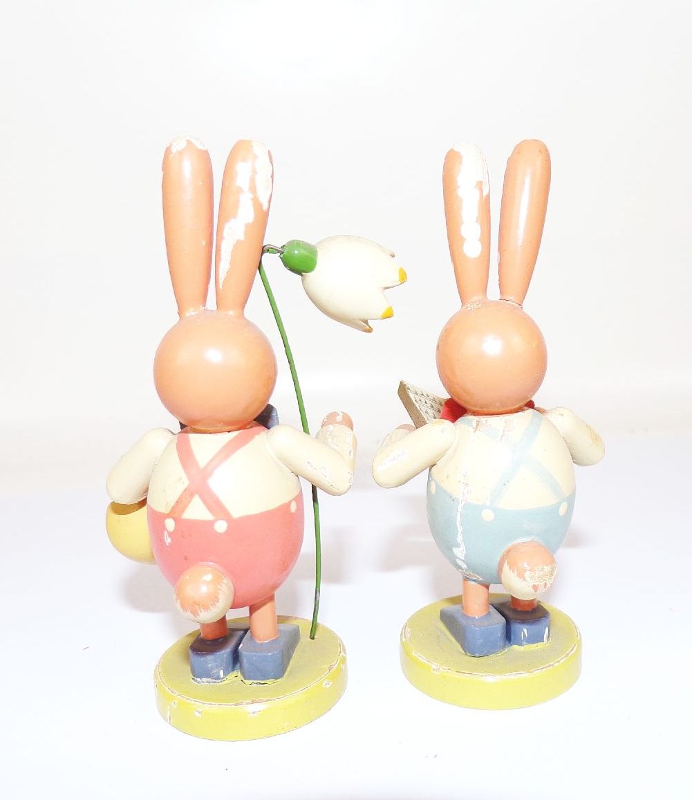 Erzgebirge Osterhase 2 Stück mit Märzenbecher und Buch Ostern