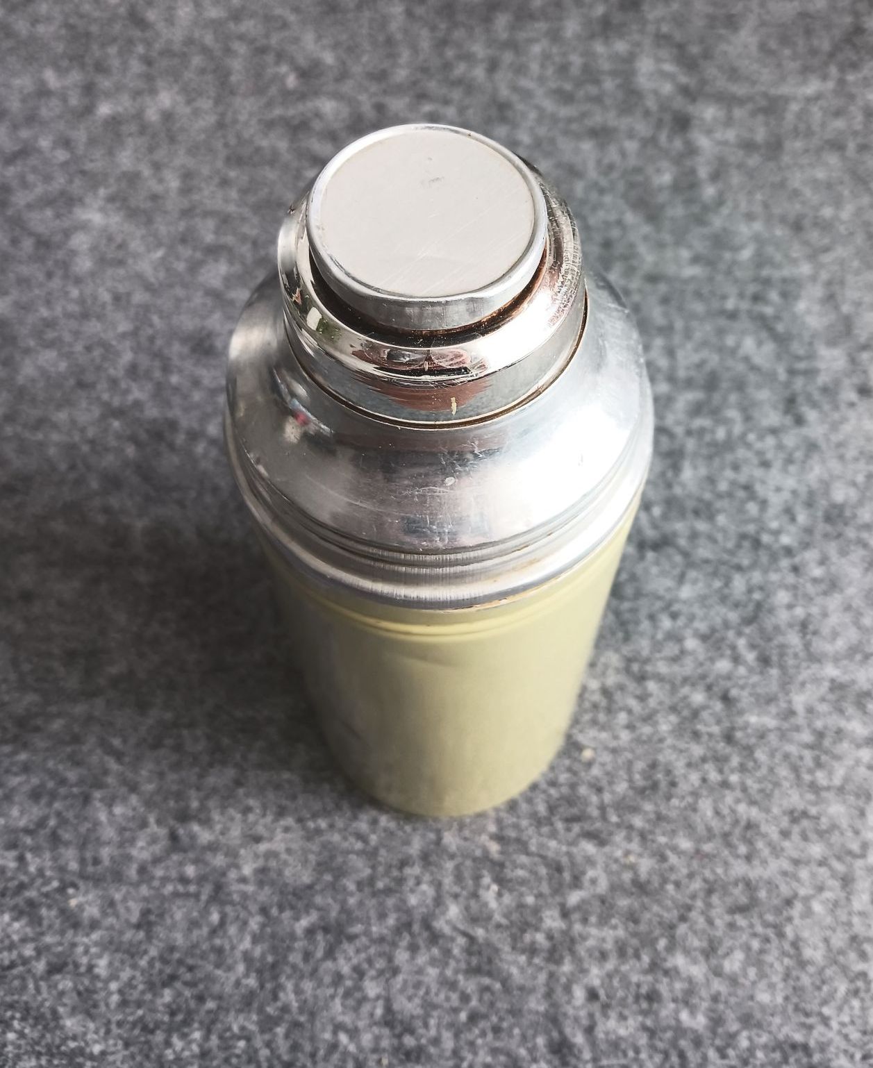 Alte 1 Liter Alu Milchkanne mit Deckel und Thermoskanne Holzgriff Aluminium Kanne 24 cm Alte 1 Liter Alu Milchkanne mit Deckel und Thermoskanne Holzgriff Aluminium Kanne 24 cm