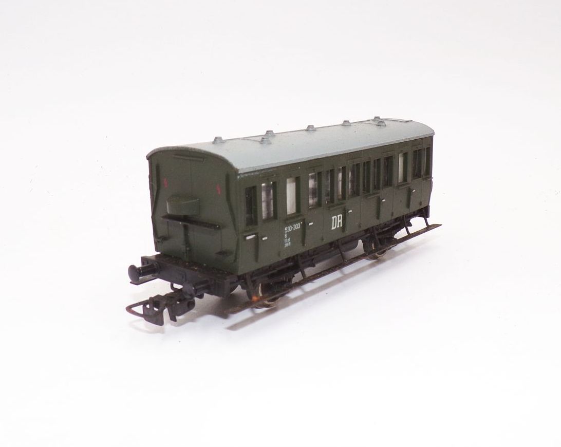 Piko 2achsiger Abteilwagen grün Spur H0