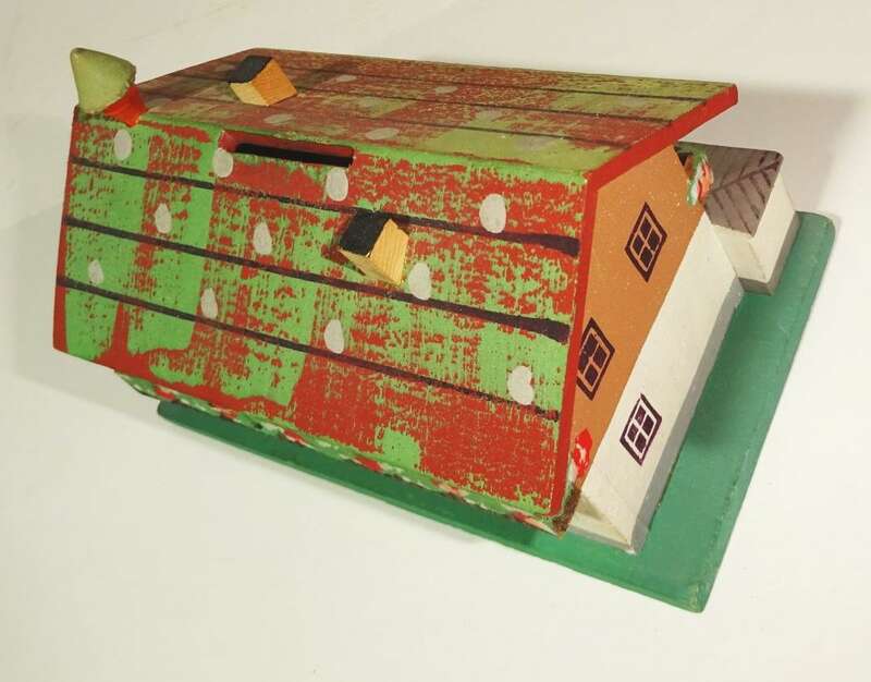 Alte Spardose Bauernhaus mit Schlüssel Holz Sparbüchse 