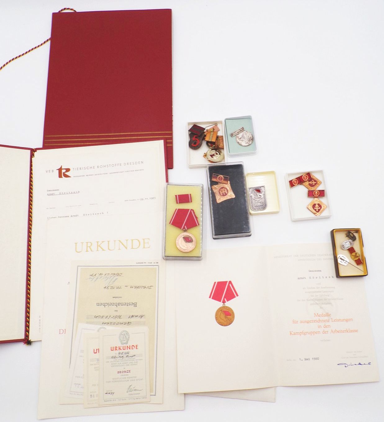 Lot DDR Abzeichen Orden Bestarbeiter Kampfgruppe Aktivist GDR Urkunden