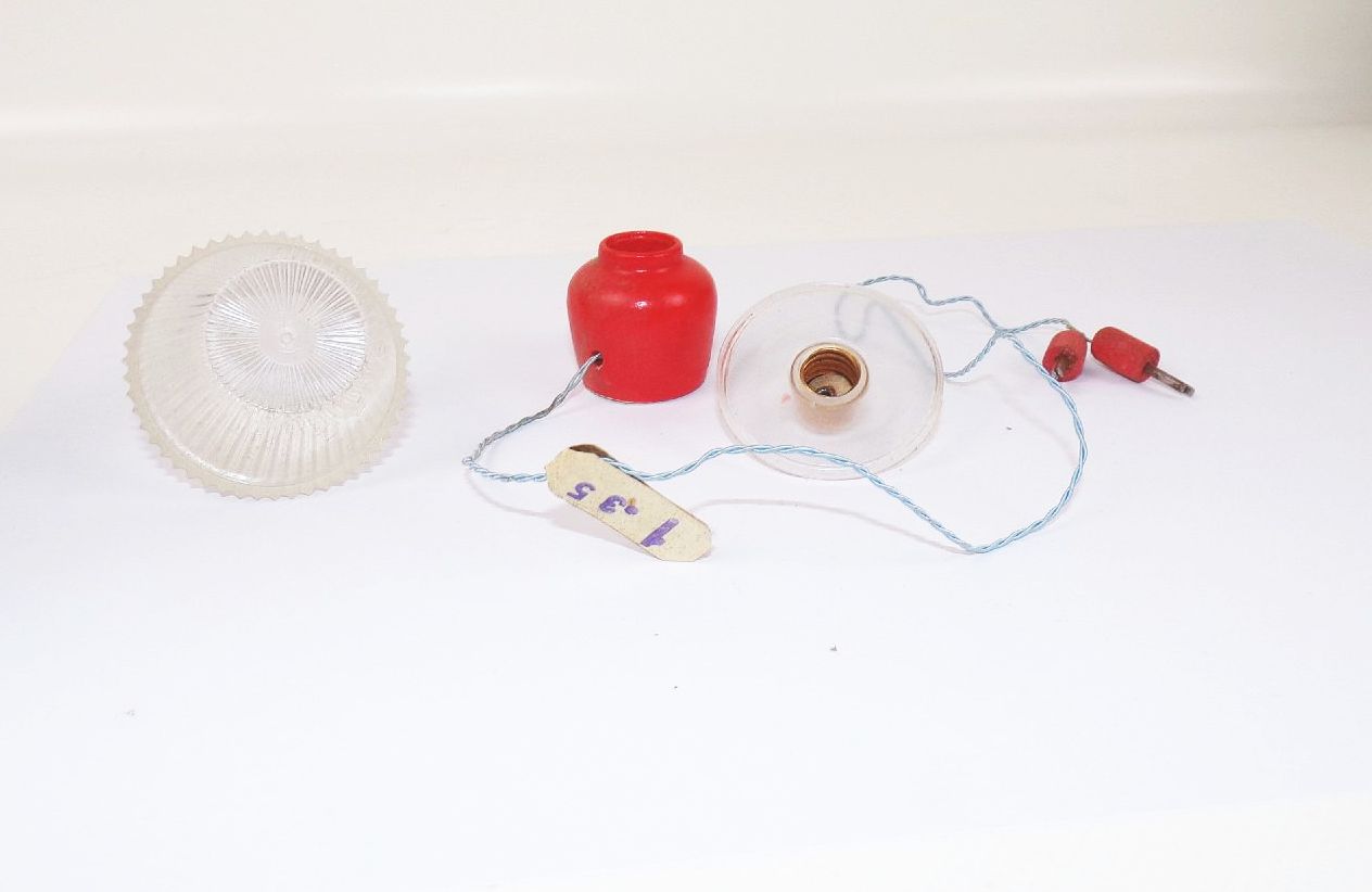 DDR Tischlampe für Puppenstube Rot Transparent Holz Plaste 70er Jahre 