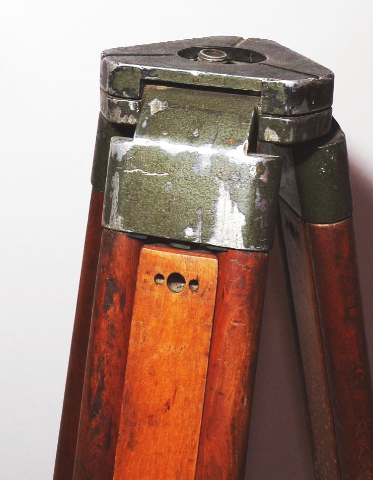 Altes Dreibeinstativ XXL Holz Metall wohl 2 Wk Wehrmacht Stativ