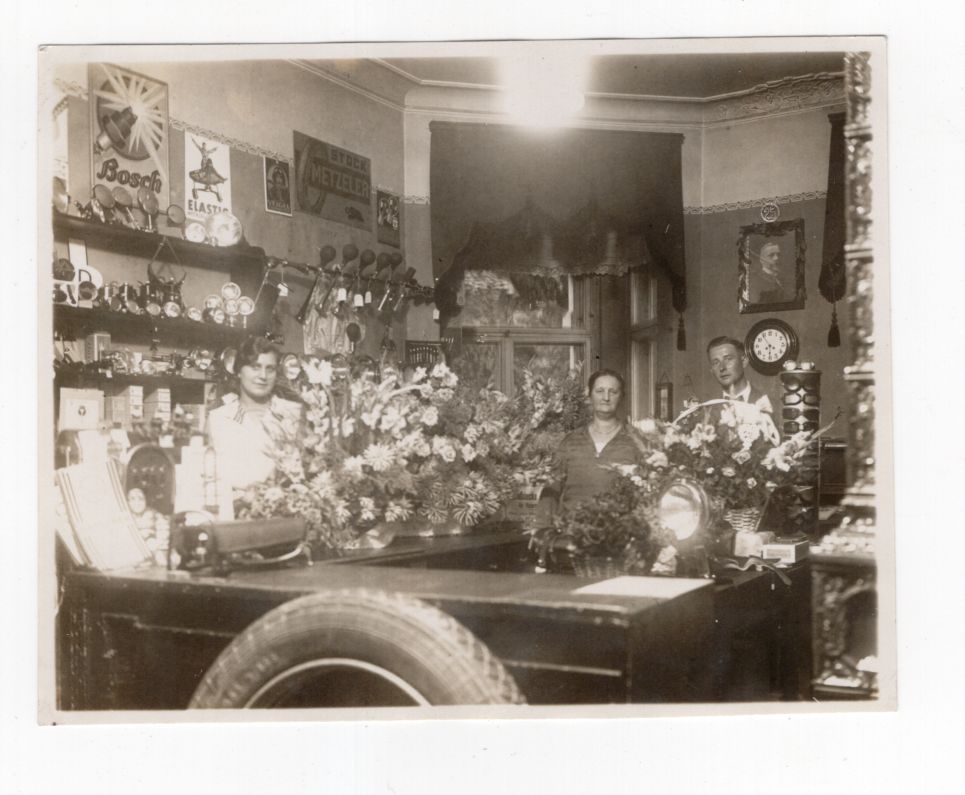 Foto Geschäftsjubiläum Bosch Metzeler Reklame Schilder 1930er 