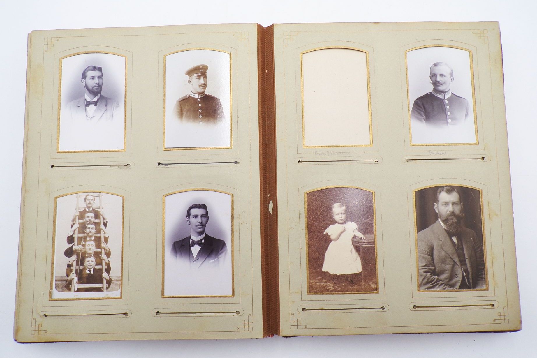 Altes Fotoalbum mit CDV Fotos und Kabinettaufnahmen um 1900