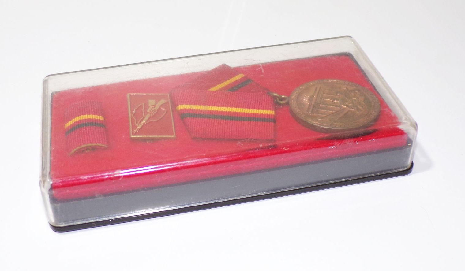 DDR Abzeichen Für hervorragende Kampf und Einsatzbereitschaft 