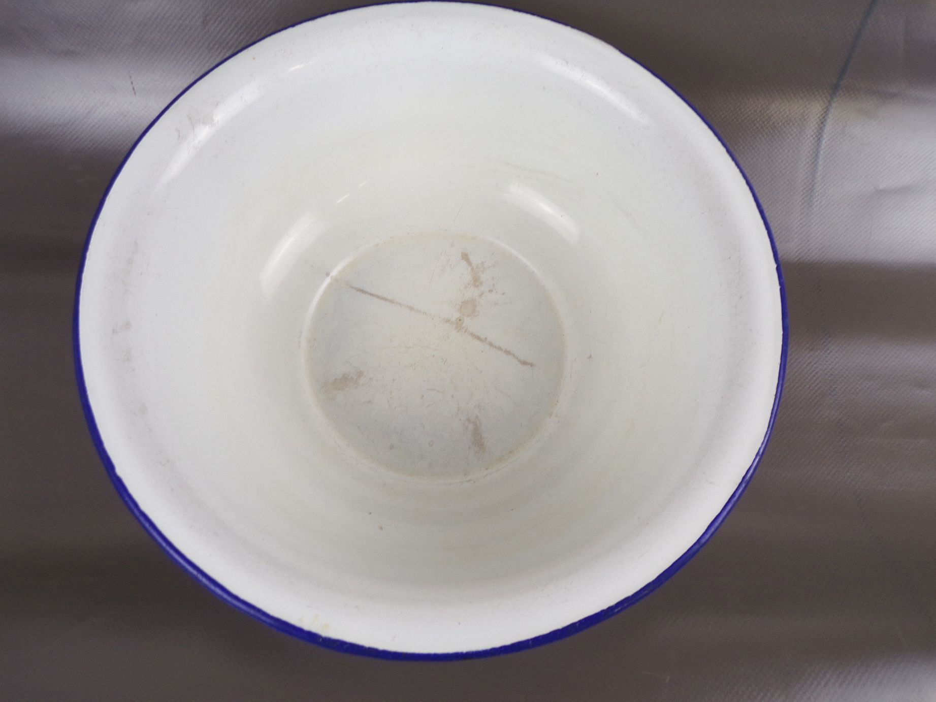 Alte Emailschüssel Pflanzschale blau weiß Emaille Gartendeko