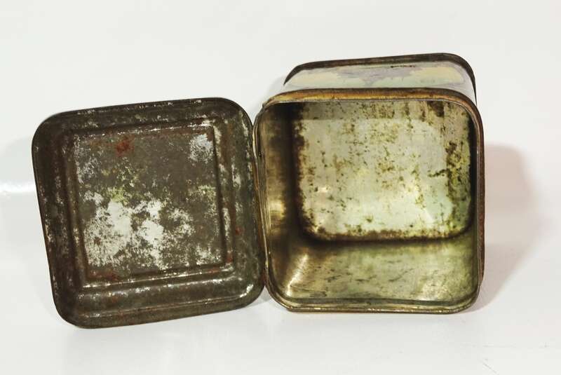 Alte russische Blechdose Basilius Kathedrale Babuschka um 1910 