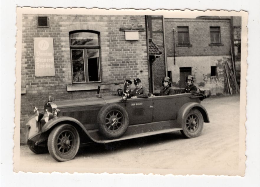 Foto Automobil wohl Feuerwehr Schild Vereinsbrauerei Zwickau um 1935