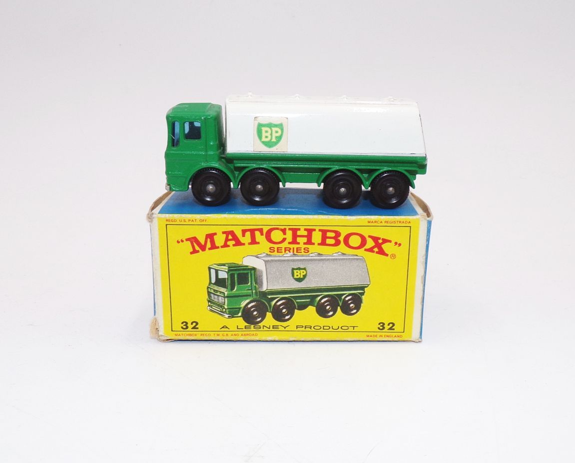 Matchbox Leyland Petrol Tanker grün No 32 mit Originalkarton