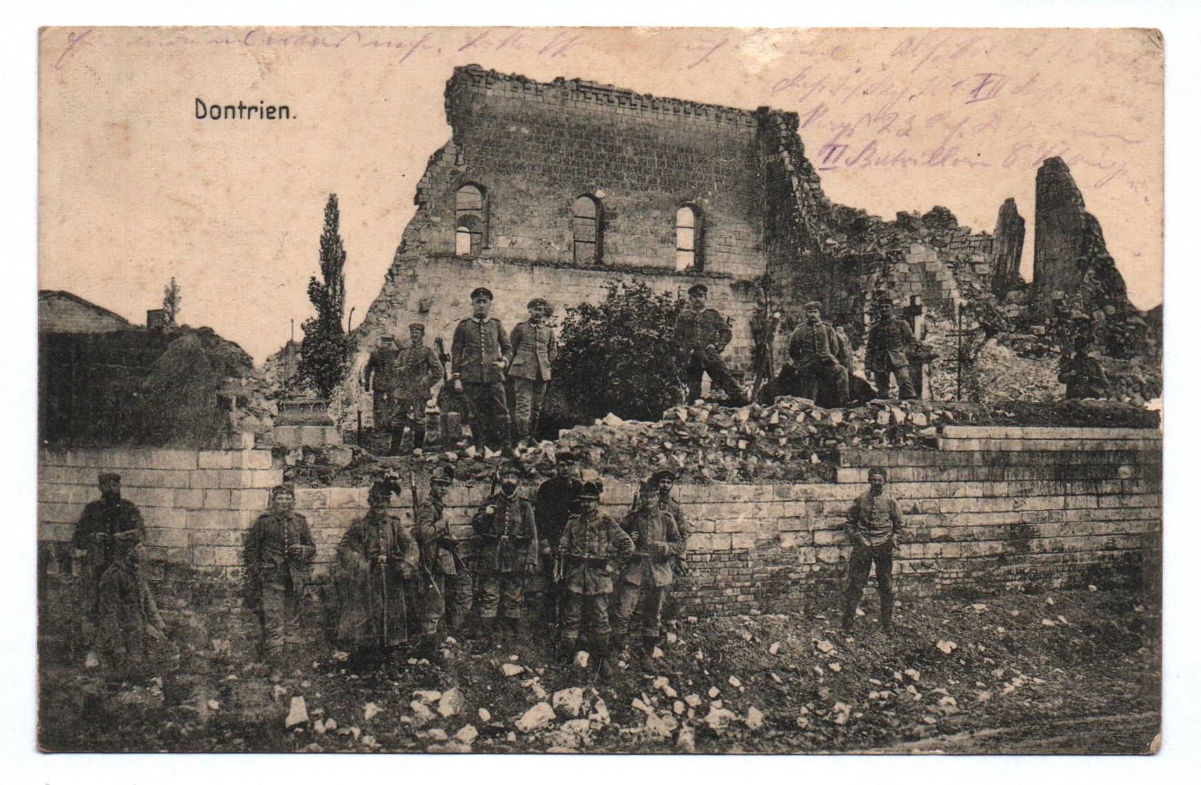 Feldpost Ak Dontrien Soldaten an zerstörten Haus 1915 Feldpost Ak Dontrien Soldaten an zerstörten Haus 1915