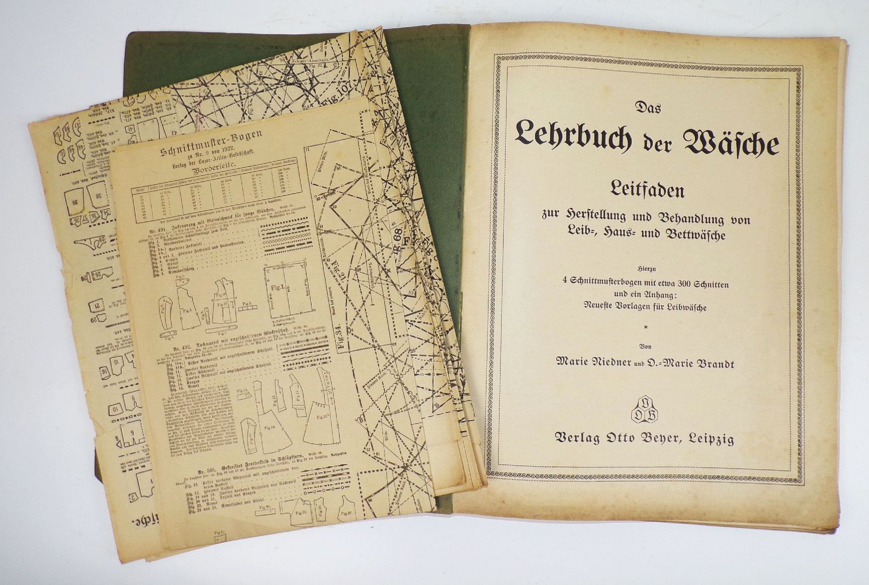 Beyers großes Lehrbuch der Wäsche 1921 Handarbeit Schnittmuster 