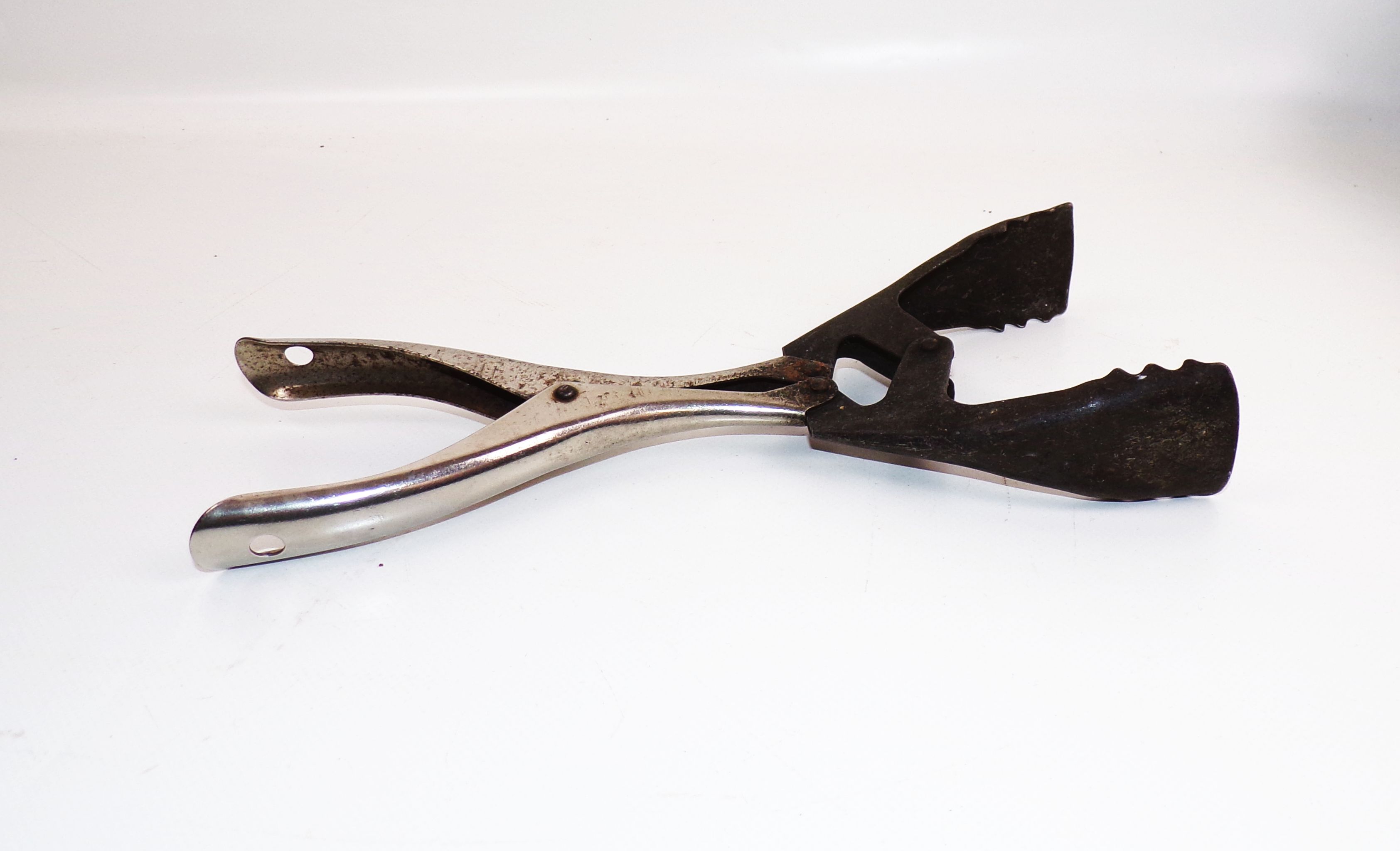 DDR Kohlenzange Zwicker Brikettzange Ofenbesteck