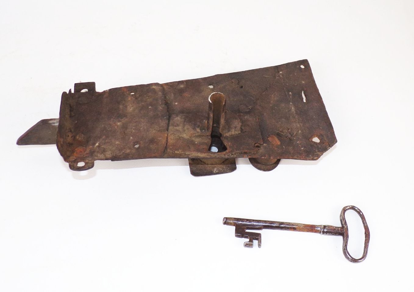 Antikes Türschloss handgeschmiedet mit Schlüssel Ende 19 Jahrhundert Antikes Türschloss handgeschmiedet mit Schlüssel Ende 19 Jahrhundert