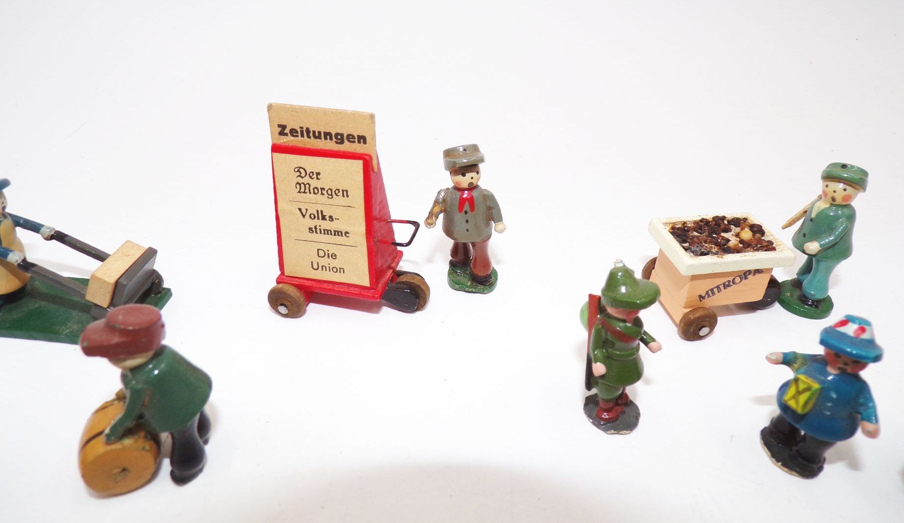 Lot alter Eisenbahn Figuren Erzgebirge Mitropa Zeitungswagen Lot alter Eisenbahn Figuren Erzgebirge Mitropa Zeitungswagen