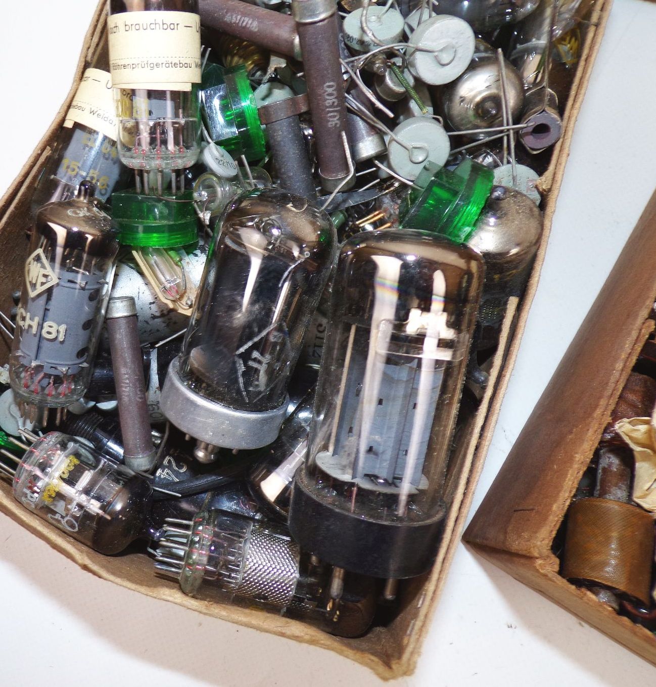 Konvolut Radioröhren Sockel Widerstände Bastlerware 