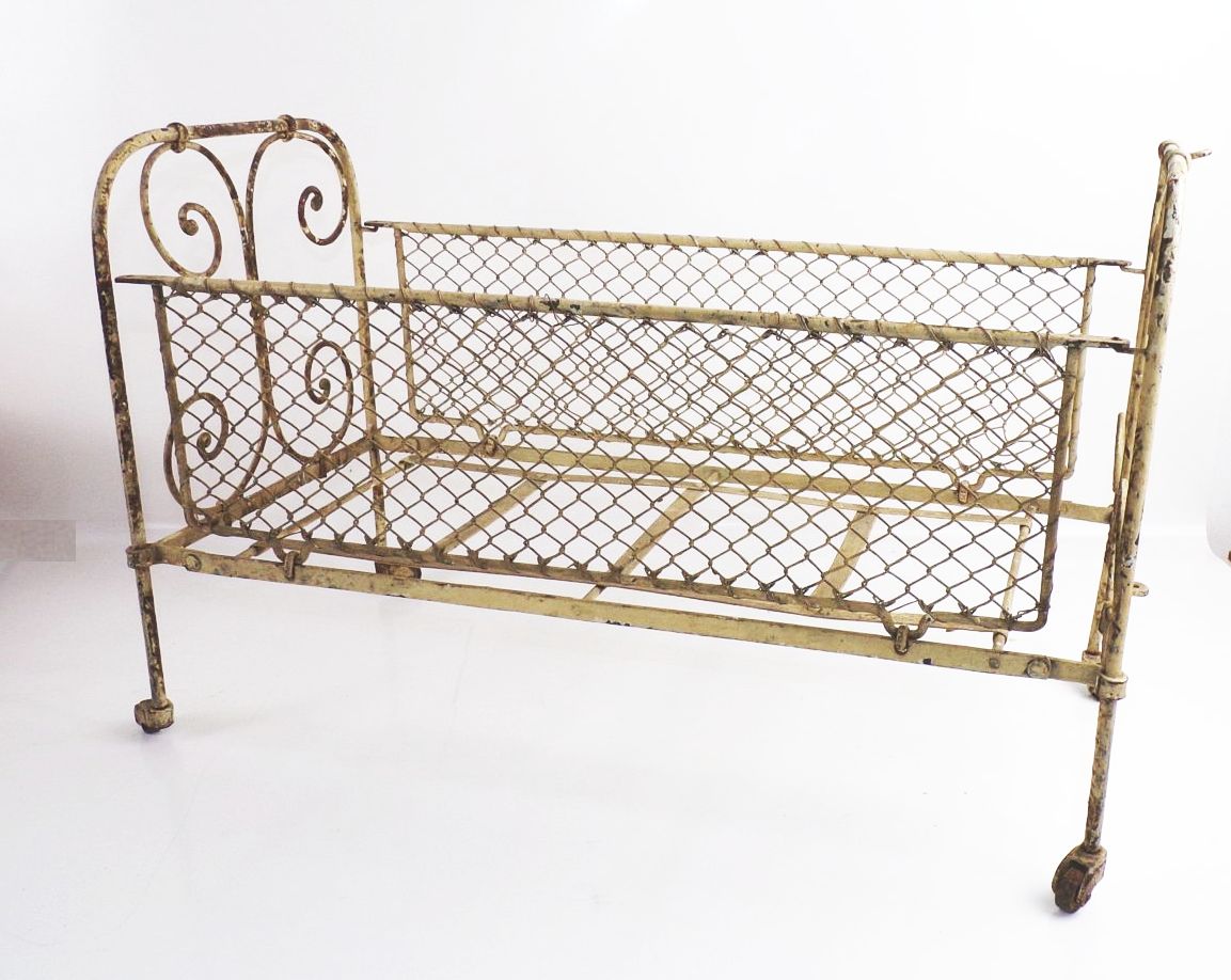 Altes Puppenbett Metall Shabby Vintage Deko Bett Antik