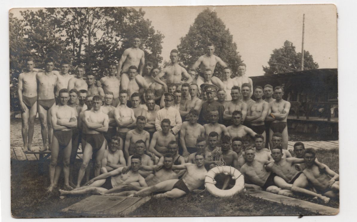 Foto halbnackte Männer in Bademode gay um 1920